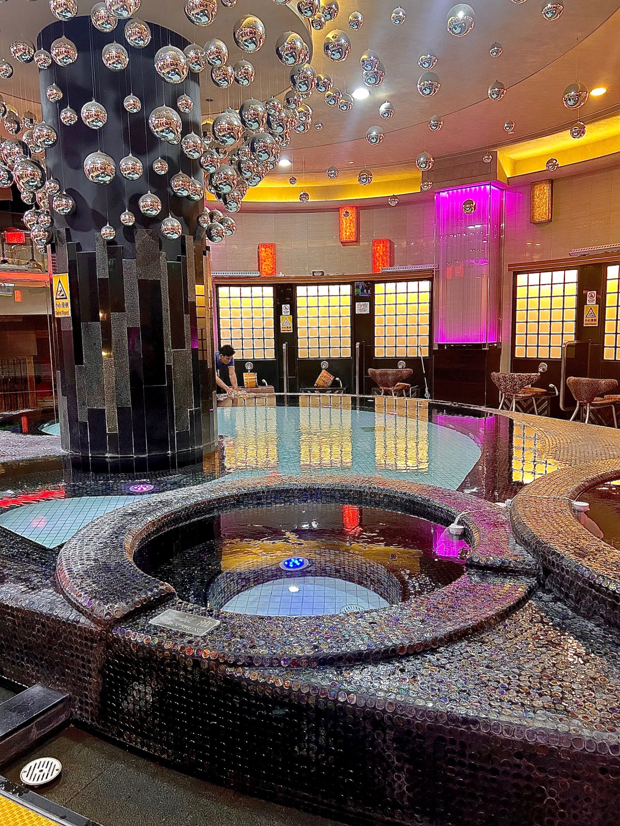 深圳嘉年华桑拿_嘉年华桑拿几点上班